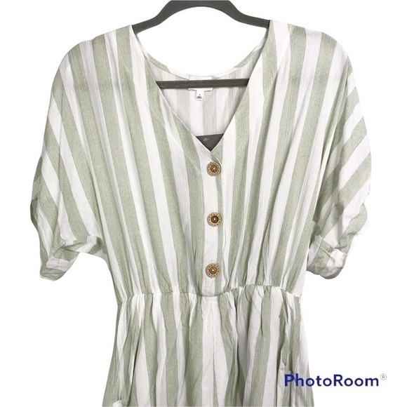 Le Lis Light green and white striped Dolman sleeve drippy romper size S NWT - Picture 6 of 12